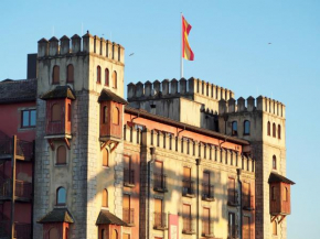Отель 4-Sterne Burghotel Castillo Alcazar, Europa-Park Freizeitpark & Erlebnis-Resort  Руст